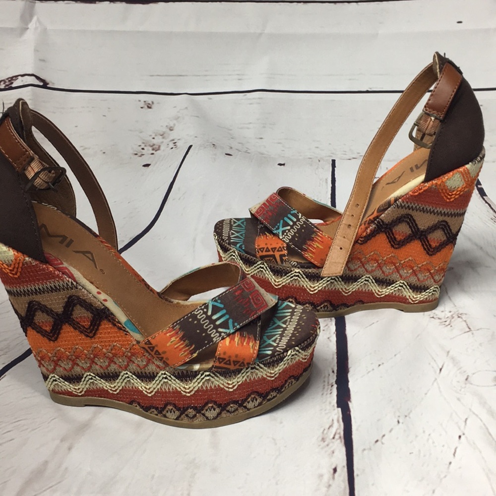 Mia tribal wedges